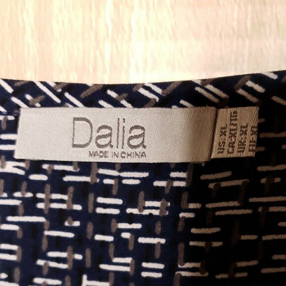 Dalia Women's Blue Geometric Print Long  Sleeve Roll Tab Blouse XL - Picture 5 of 7